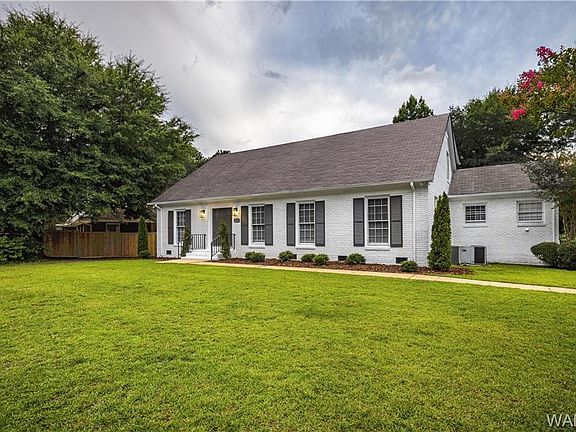 3rd image of 1328 Montclair Cir