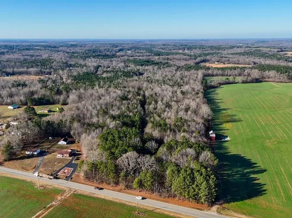 8370 Military Rd, Amelia Court House, VA 23002