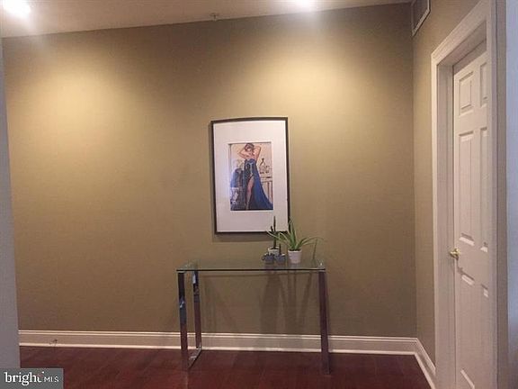 3rd image of 6-10 S Strawberry St #16