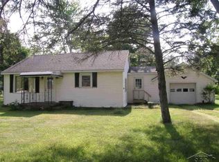 857 N 4th St, Chesaning, MI 48616