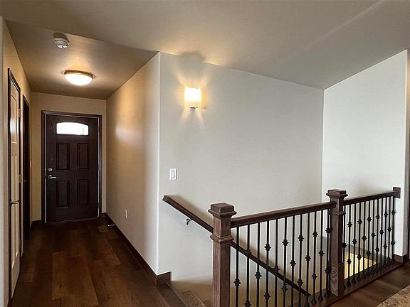 2nd image of 707 Creekside Dr