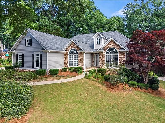 4th image of 299 Heights Ln