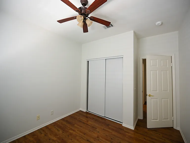 4208 Grandview Dr — Photo 18