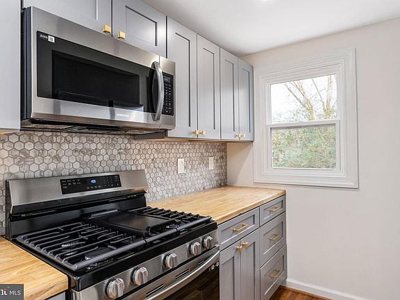 4th image of 107 Gibson St