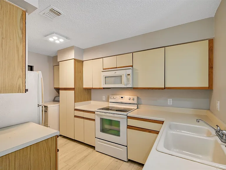 7700 Seawall Blvd #512 — Photo 19