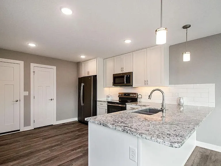 1817 NE Heritage Dr — Photo 6