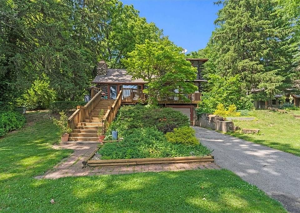 1st image of 902 Lake Forest Dr