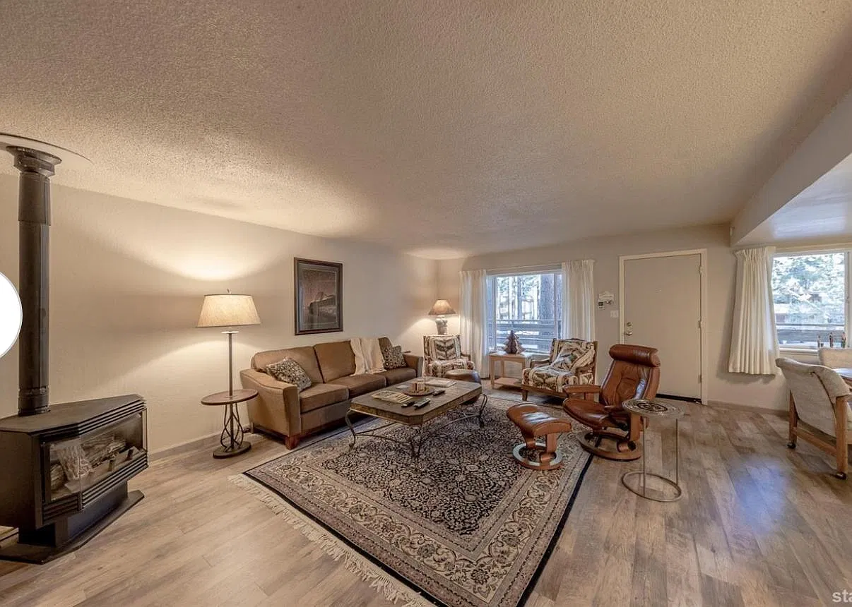 3 bed, 1161 sqft, $2,900 — Photo 2
