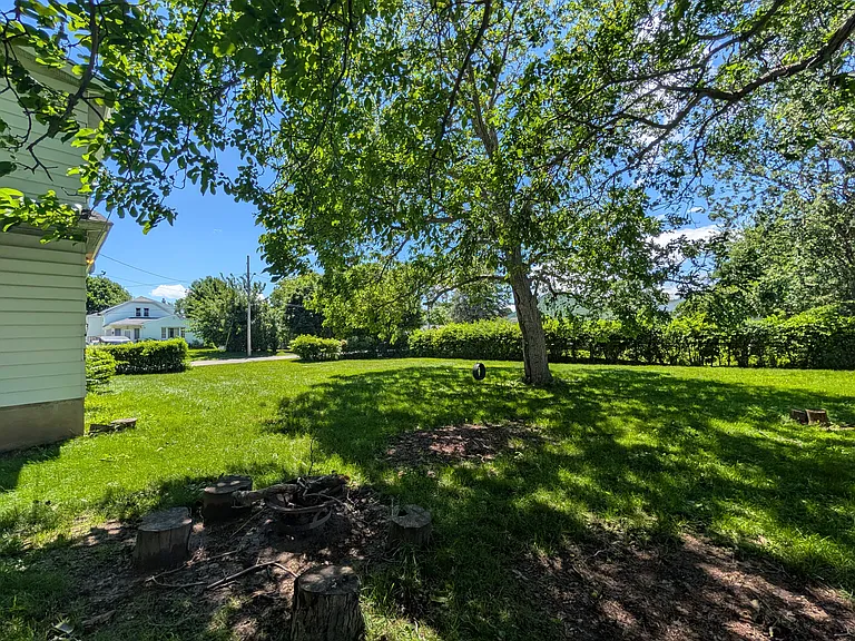 262 Blakeslee St — Photo 4