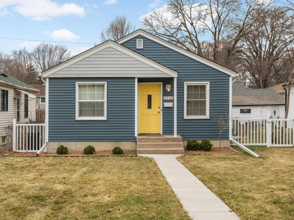 2735 McNair Dr N, Minneapolis, MN 55422