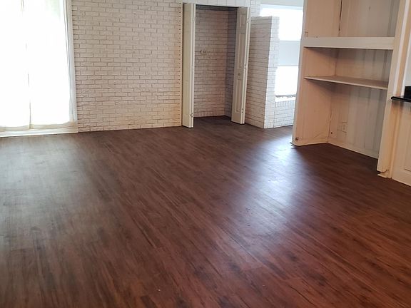 3rd image of 1203 Roselawn Ave