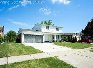3131 Elmcrest Rd, Sterling Heights, MI 48310