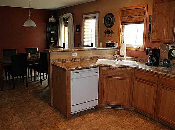 4th image of 4832 Dewey Pl