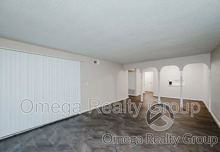 Camelot Apartments — Photo 73