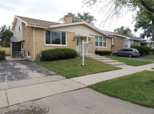 8952 Lyons St, Des Plaines, IL 60016