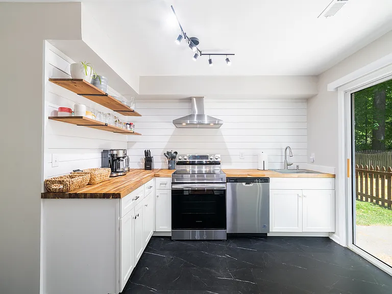 101 Leigh Pl — Photo 6