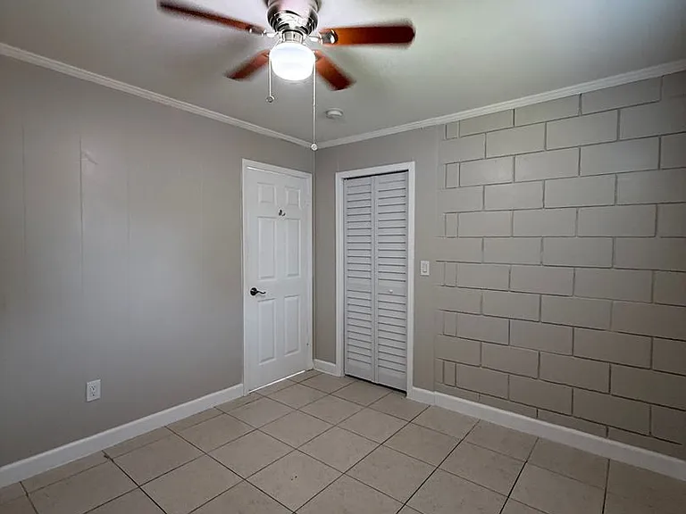 1215 Hartman Apartments — Photo 6