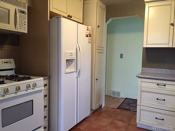 4th image of 210 Lamont Dr