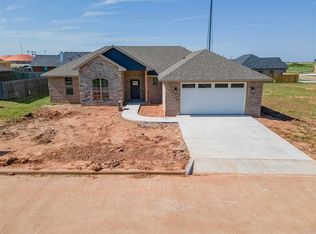 406 Bobwhite Rd, Geronimo, OK 73543