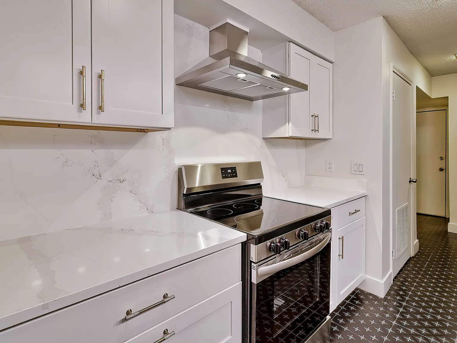 2 bed, 1.5 bath, 1400 sqft, $1,695 — Photo 3