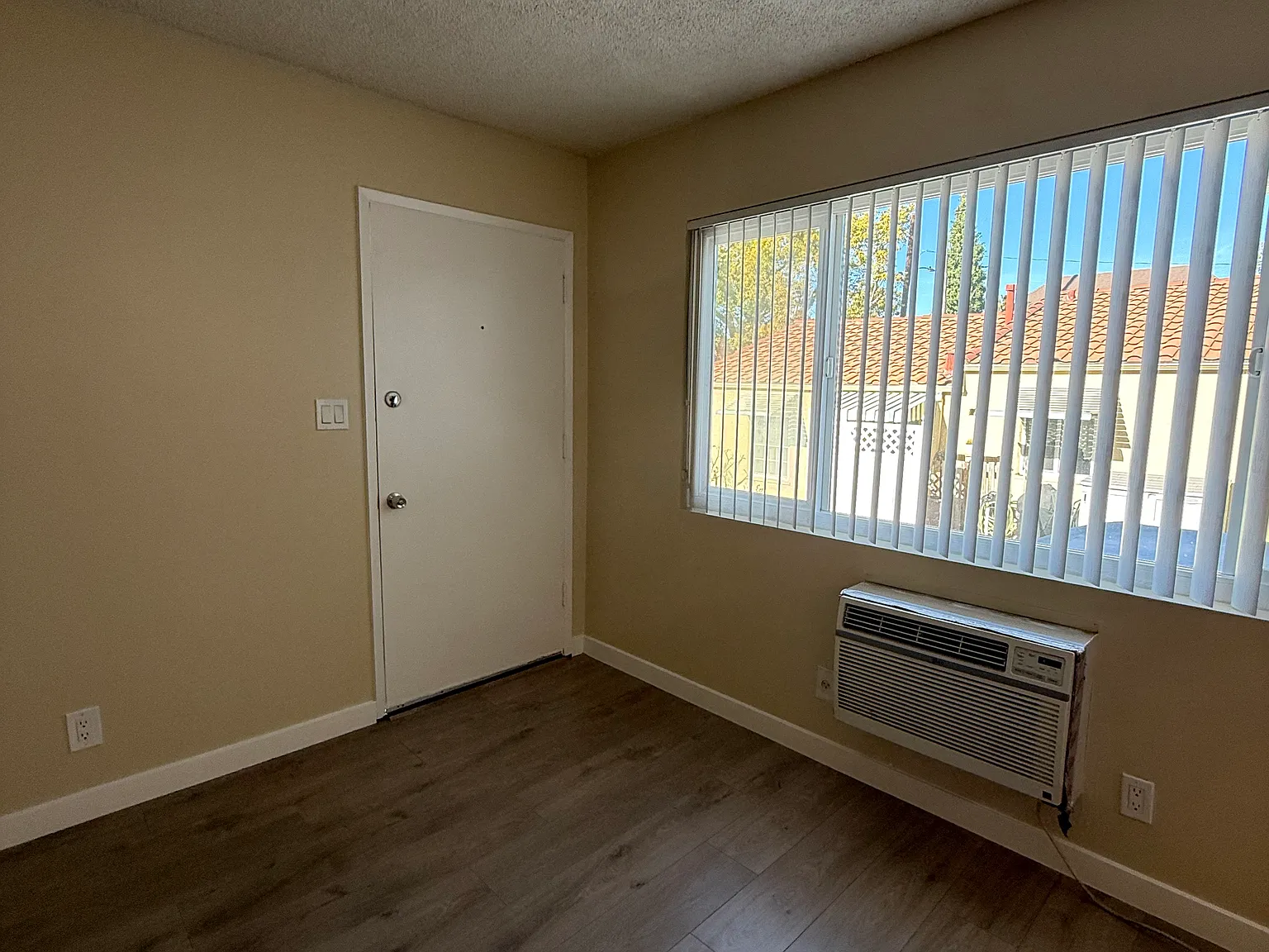 2 bed, 700 sqft, $2,250 — Photo 2