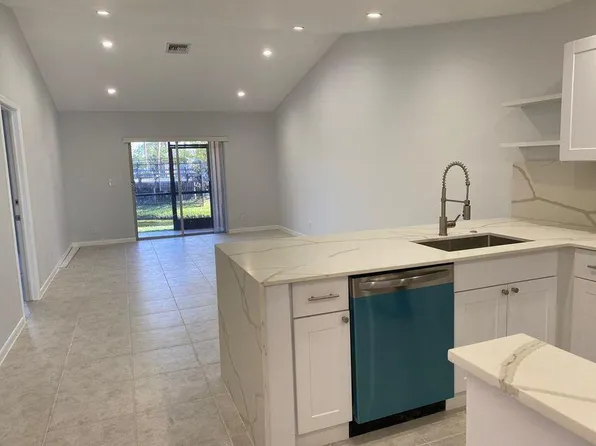 9973 Three Lakes Cir, Boca Raton, FL 33428