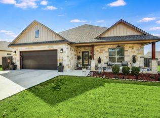 407 Spyglass St, Meadowlakes, TX 78654