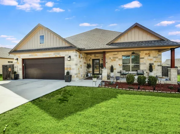 407 Spyglass Street, Meadowlakes, TX 78654