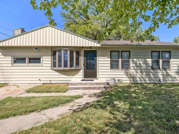 28 Faircrest Dr, Hutchinson, KS 67502