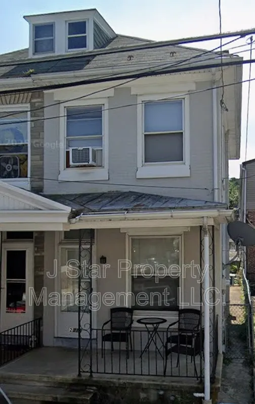 3 bed, 1.0 bath, 1038 sqft, $1,775 — Photo 1