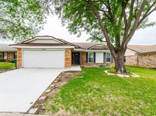 6449 Green Ridge Dr, Watauga, TX 76148