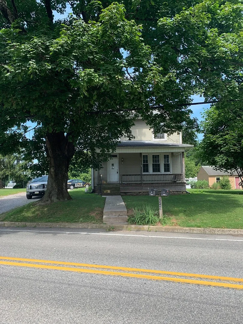 3 Bedroom 1.5 Bath House, Garage, West York SD — Photo 2