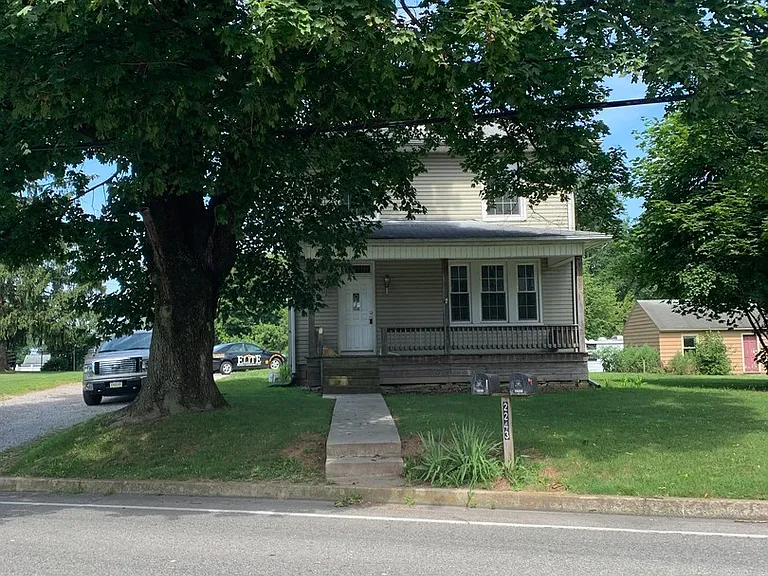 2243 Sunset Ln — Photo 2
