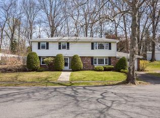 8 Berkshire Rd, Peabody, MA 01960