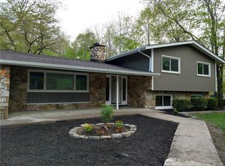 134 Crum Elbow Rd, Hyde Park, NY 12538