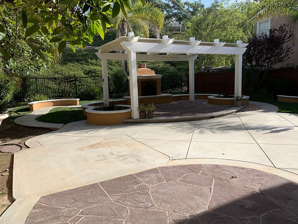 Relaxing Pergola with firepl
