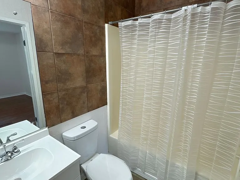 West Towne Apartments — Photo 25