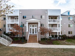 4121 S Four Mile Run Dr UNIT 401, Arlington, VA 22204