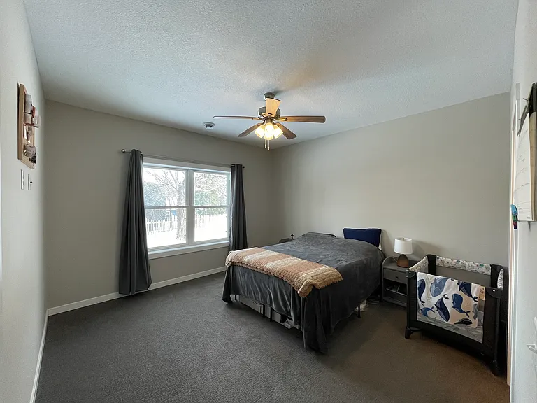 525 E Broadway St — Photo 8