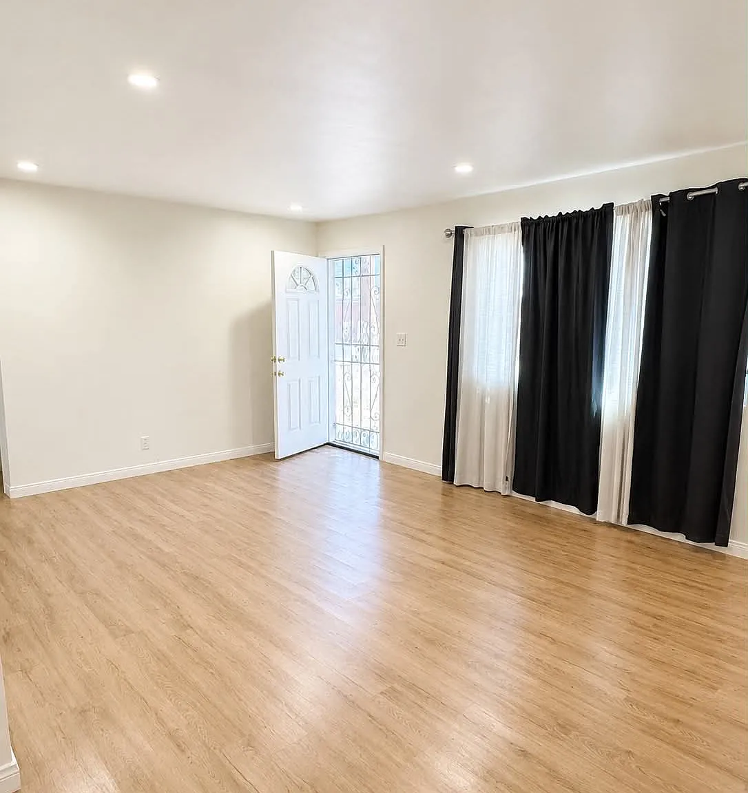 2 bed, 876 sqft, $2,250 — Photo 3
