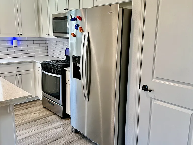 677 Country Pl — Photo 14