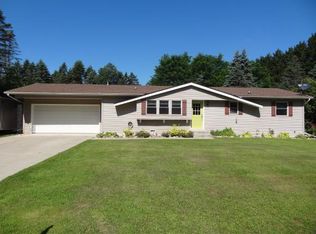 N2051 Mary Jane Cir, Waupaca, WI 54981