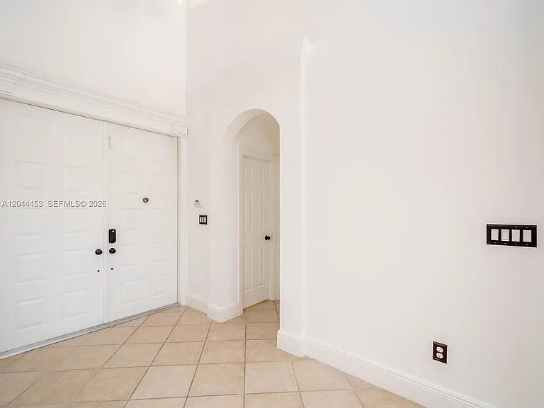 351 SW 184th Ter — Photo 7