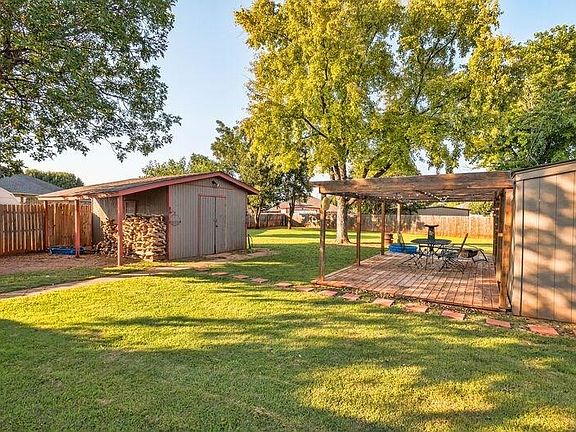 4th image of 323 Sondra Dr