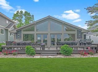 N28W27558 Peninsula Dr, Pewaukee, WI 53072