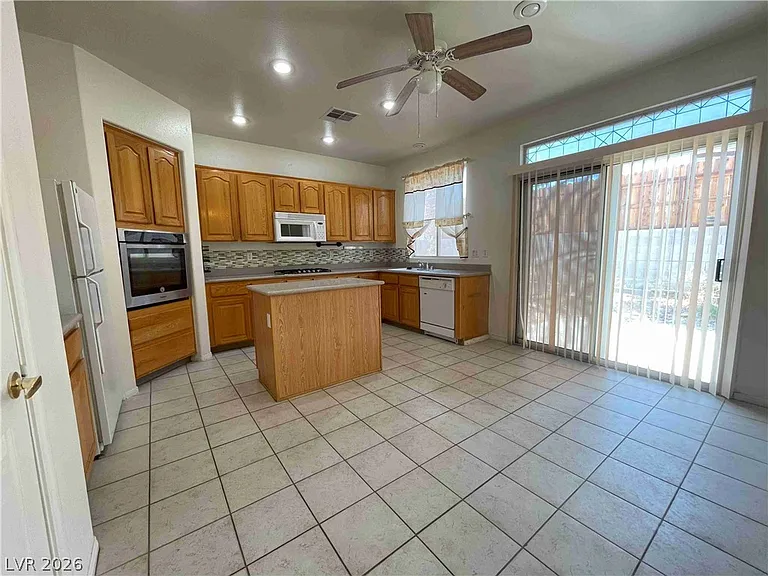 531 Curtin Ct — Photo 7