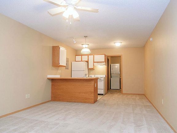 3rd image of 982 W Eagle St #7