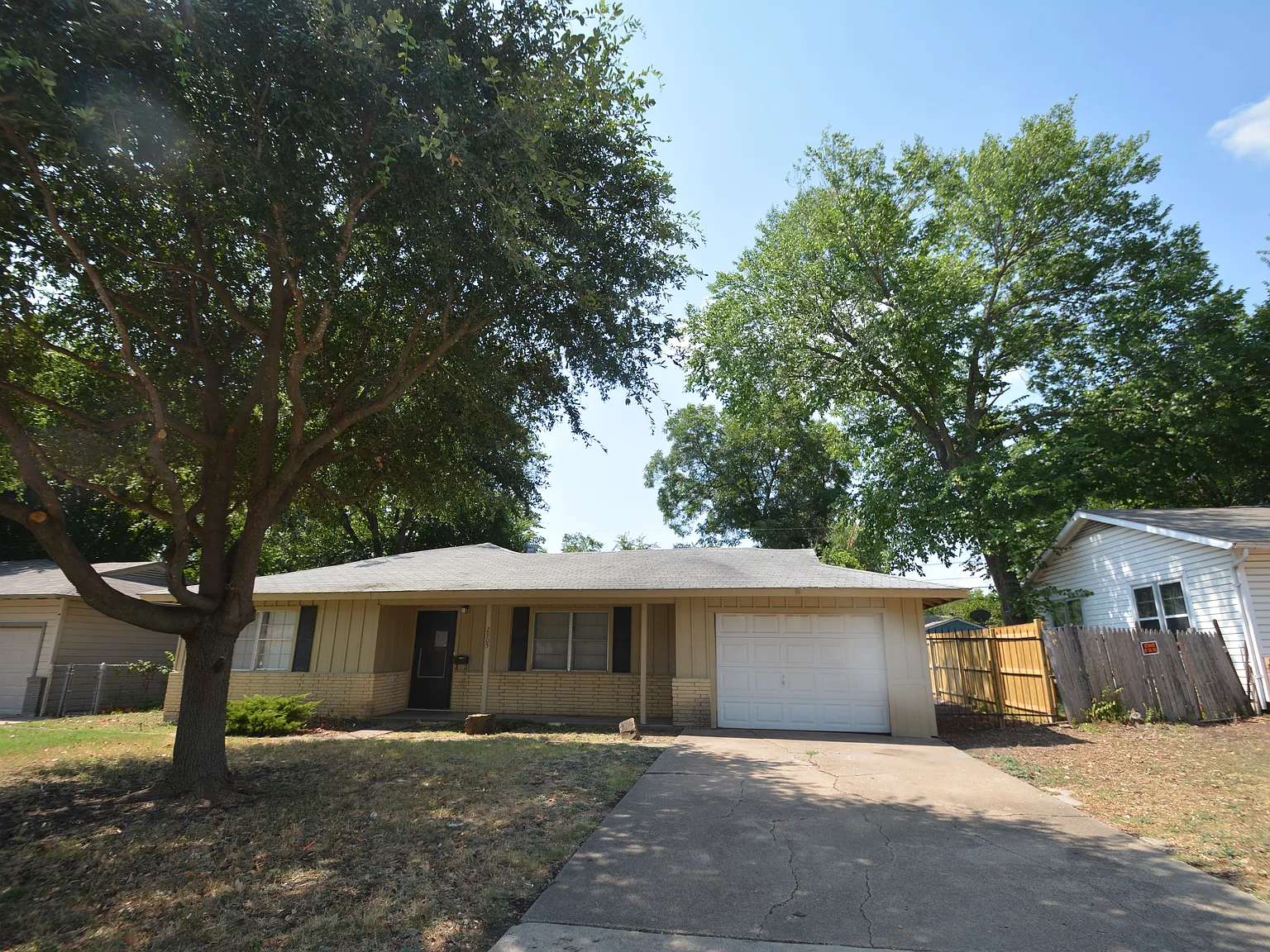 3 bed, 1252 sqft, $1,395 — Photo 2
