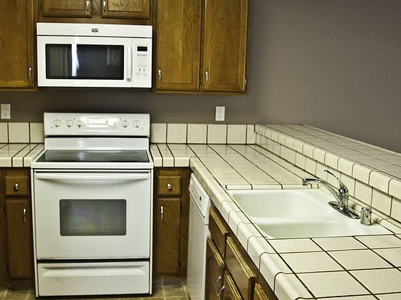 2nd image of 1325 Chandon Ct