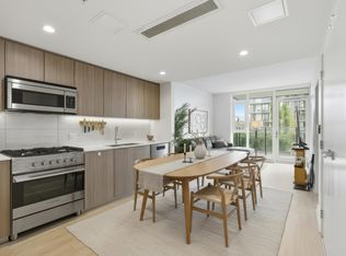 1401 Hunter St #602, North Vancouver, BC V7J0E2